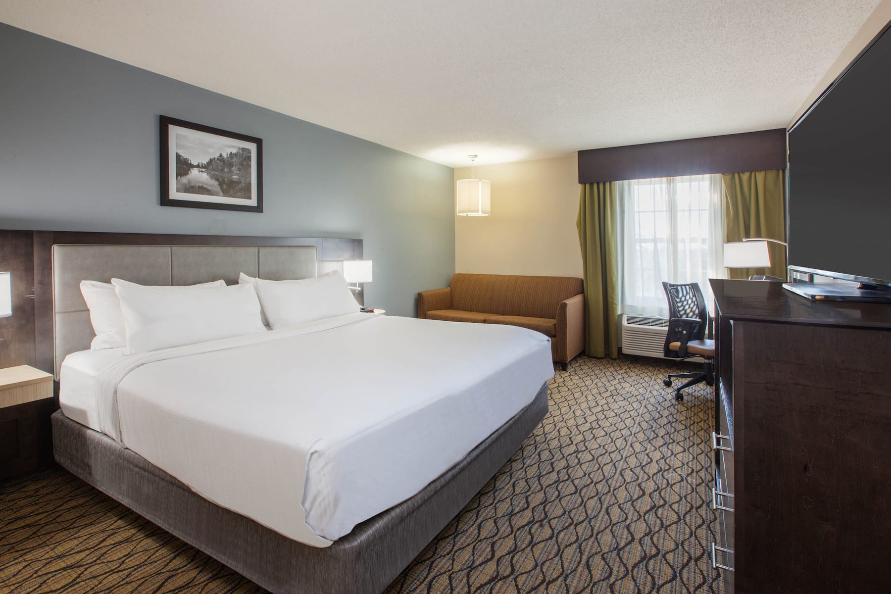 Comfortable Wingate hotel guest room